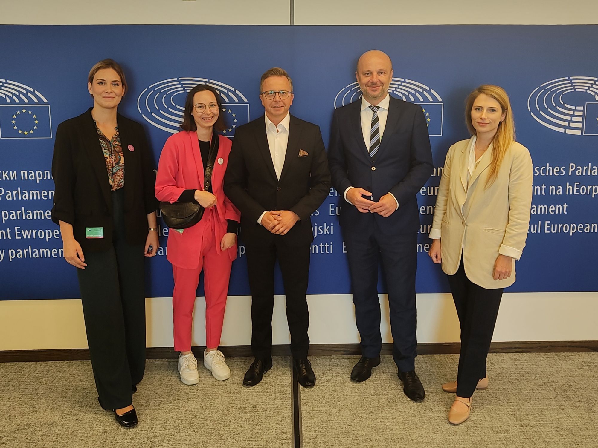 zdjęcie z uroczystości wybor&oacute;w  Ambasador&oacute;w Europejskiego Centrum Wolontariatu